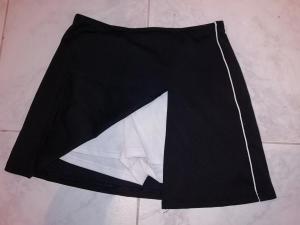 mini-jupe culotte noire/blanche porte