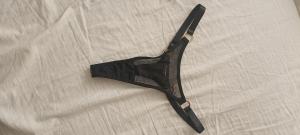 Coquine vend culottes, lingerie et bas ports 